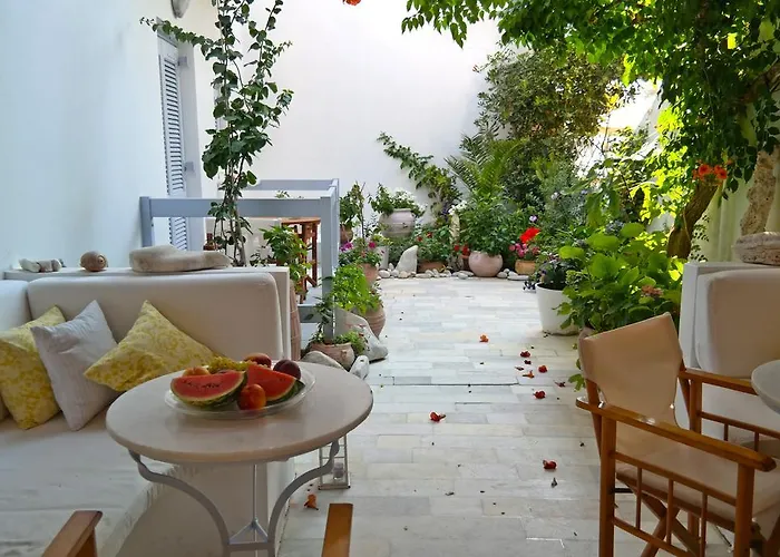 Hotel Sanoudos Naxos City